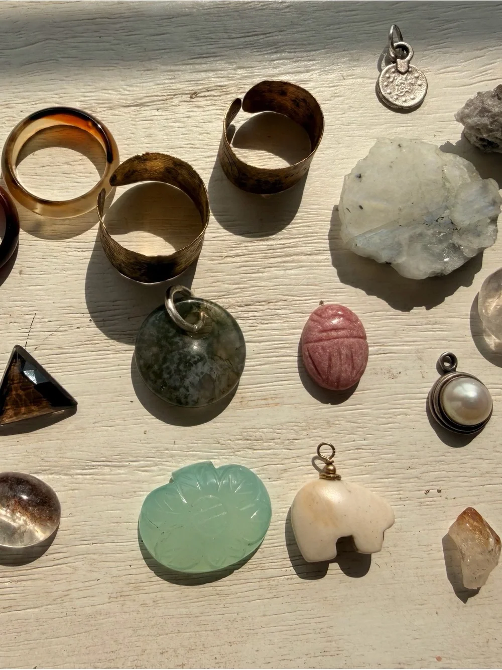 Mixed lot of cabachon, beads and pendant/ charms! Genuine stones